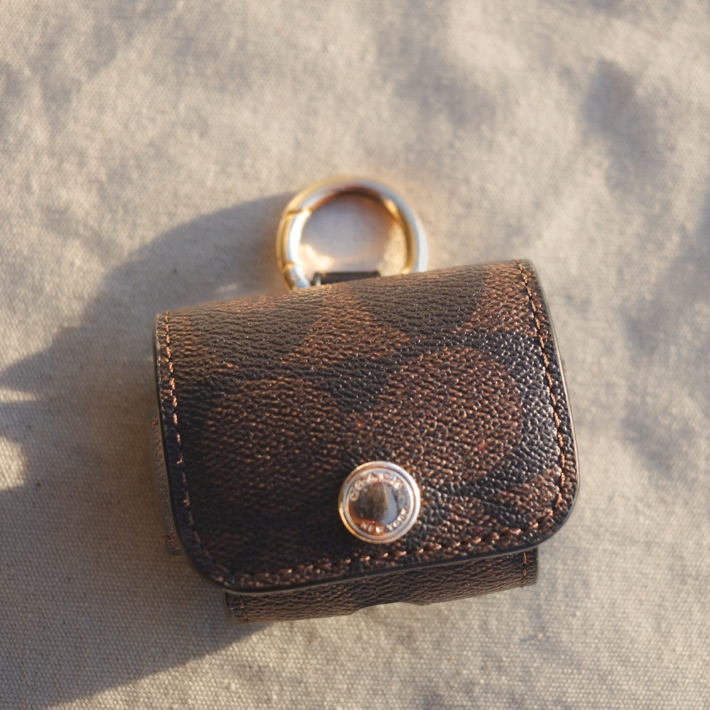 Coach AirPods Pro Case Leather Logo Holder Keychain Clip - Picture 3 of 6